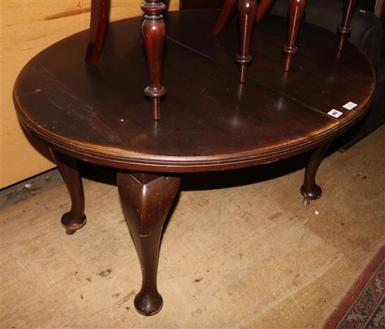 Extending mahogany dining table & winder and 4 chairs(-)